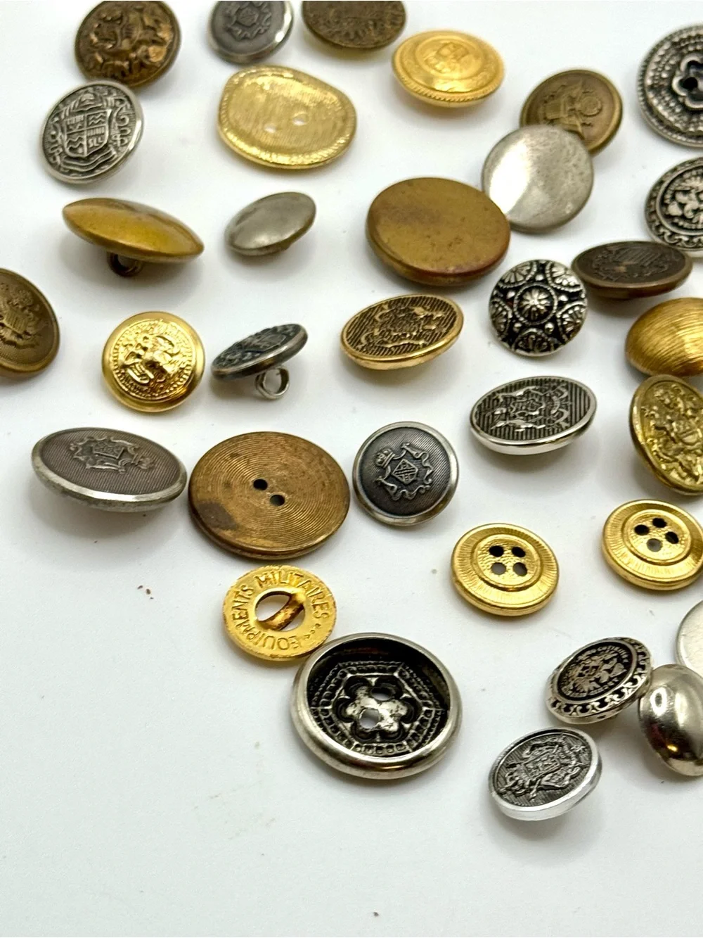 Vintage military and fashion buttons - Lot  7